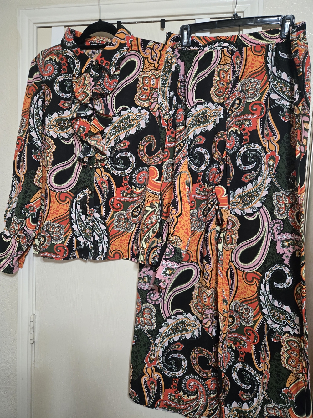 SHEIN Black, Orange & Pink Paisley Pants Set